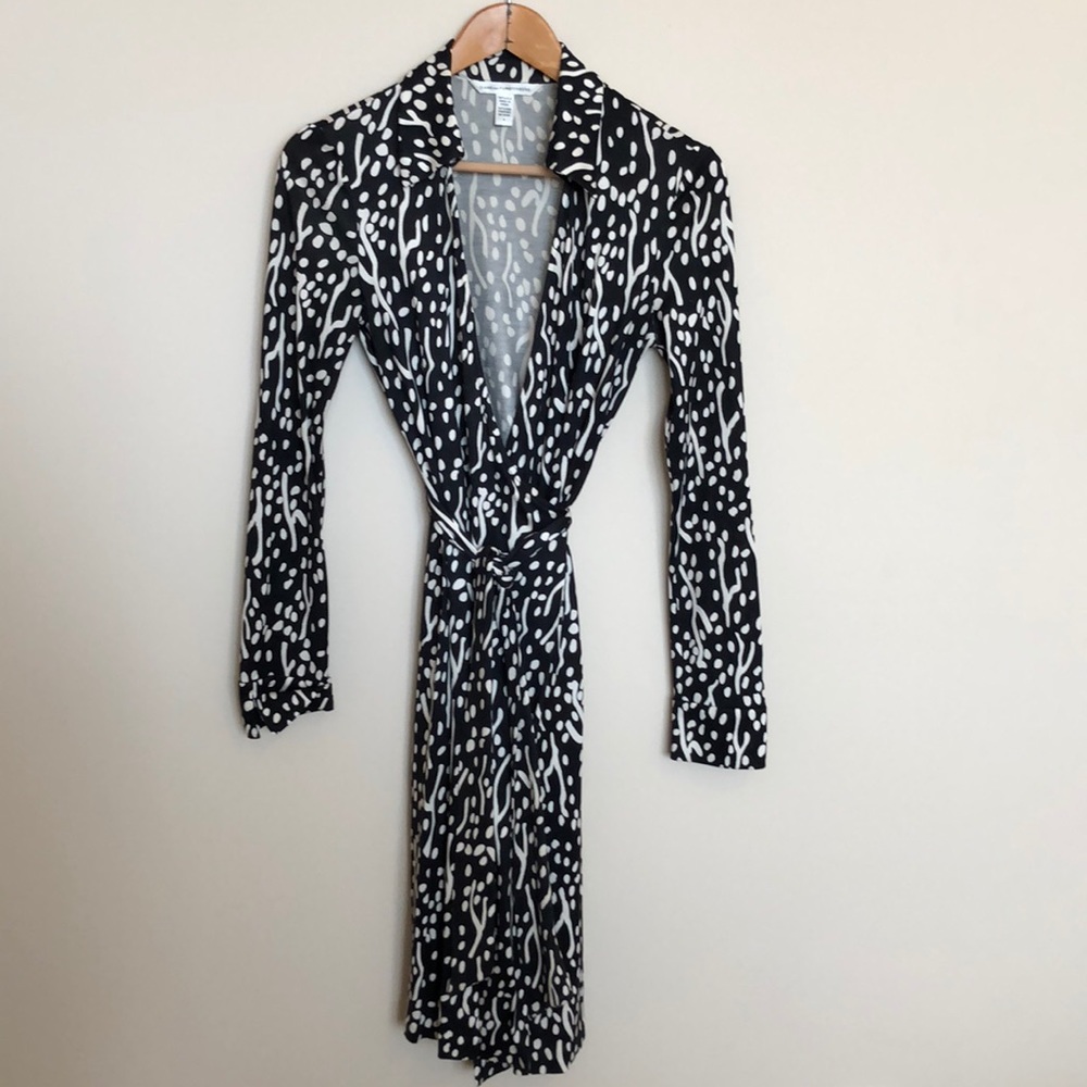 Classic Diane Von Furstenberg wrap dress  SIZE 4